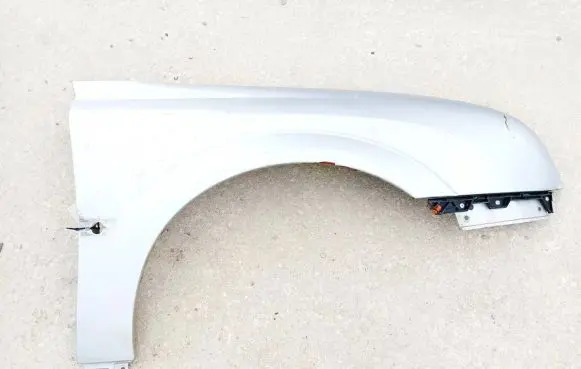 Opel Signum Fender Sidabrine