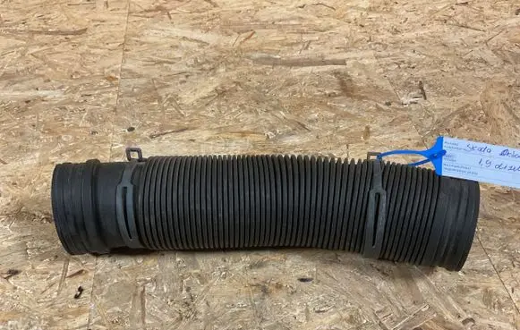 Skoda Octavia Mk1 (1U) Air intake hose/pipe 446046