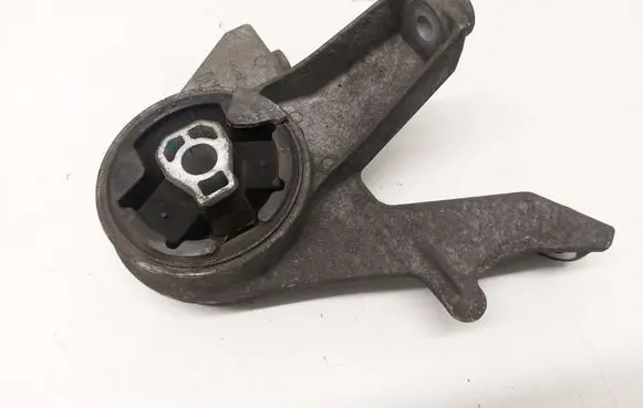Engine mount bracket