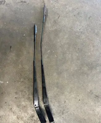 Volvo XC70 Front wiper blade arm 30655615 30697573
