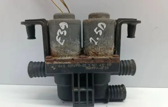 BMW 5 E39 Coolant heater control valve 8374995 1147412137 64128374995
