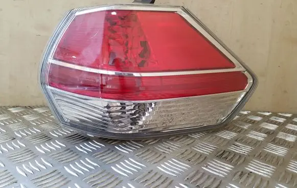 Nissan X-Trail T32 Rear/tail lights 22017939
