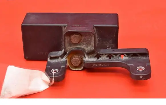 Audi Coupe Relay mounting block 
