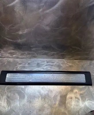 Mercedes-Benz ML W164 Front sill trim cover a1646803435