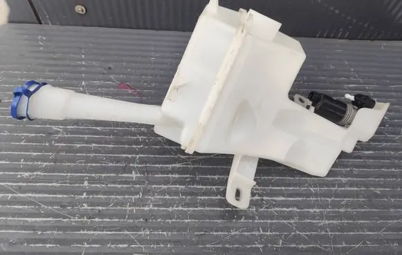 Toyota Yaris XP210 Windshield washer fluid reservoir/tank YARISIVZBIORNICZEK