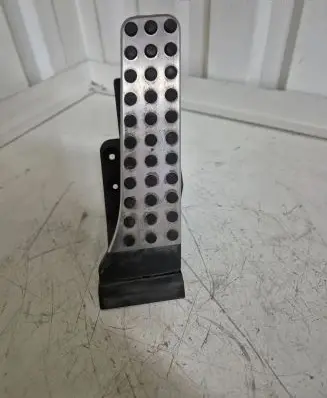 Mercedes-Benz GLK (X204) Accelerator throttle pedal A2043000504