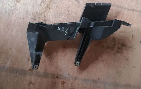 BMW X3 E83 Headlight/headlamp mounting bracket 1301073024