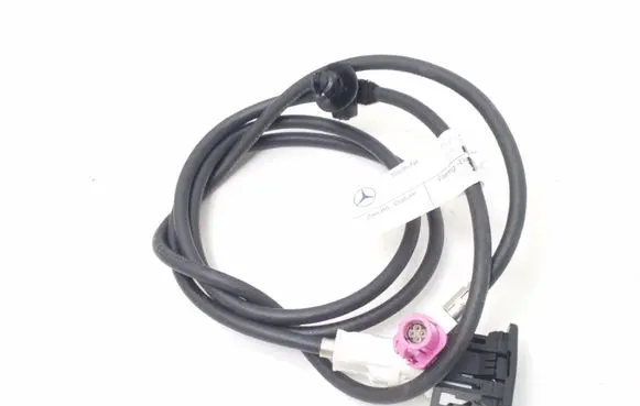 Mercedes-Benz CLS C218 X218 USB socket connector A2185402110