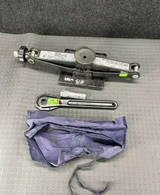 Mercedes-Benz A W169 Lift Jack A1685830715 4145810049