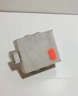 Toyota Avensis T250 Door control unit/module 8974105070 736680A 000003707