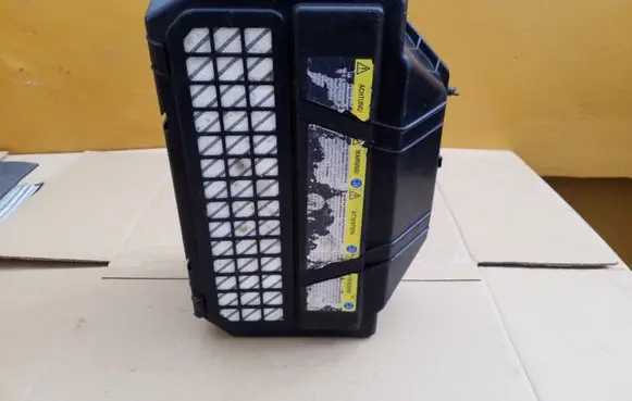 Volkswagen Touareg I Battery box tray 7L6915430A