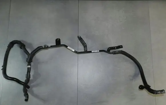 Volkswagen Jetta VI Engine coolant pipe/hose 5K0121064J