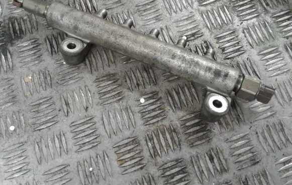 Nissan X-Trail T30 Fuel main line pipe