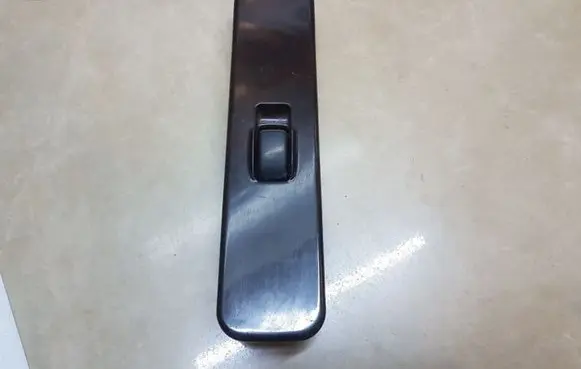 Mitsubishi Pajero Sport I Electric window control switch MR551008