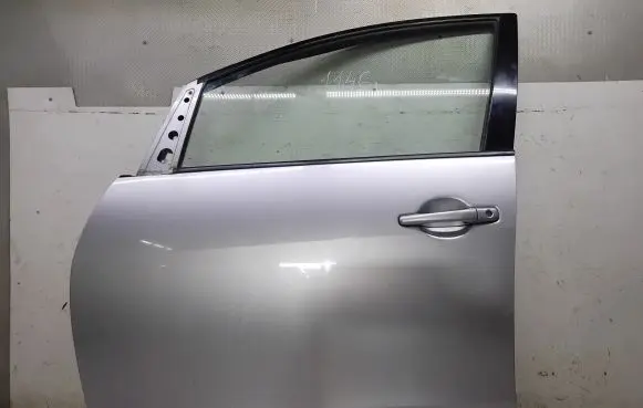 Mitsubishi Grandis Front door