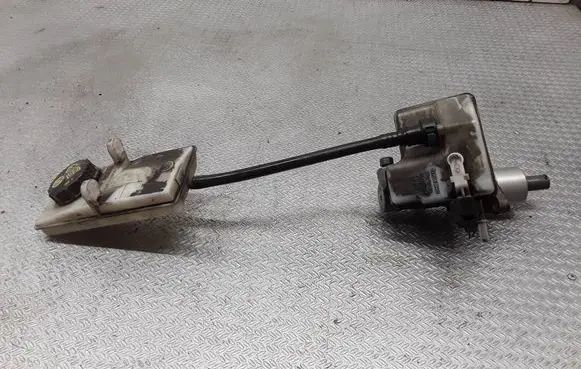 Master brake cylinder