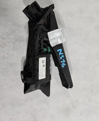 Volkswagen Tiguan Accelerator throttle pedal 1K1723503M