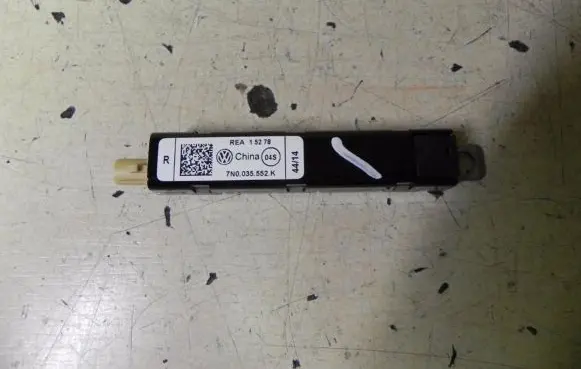 Seat Alhambra (Mk1) Aerial antenna amplifier 7N0035552K R746
