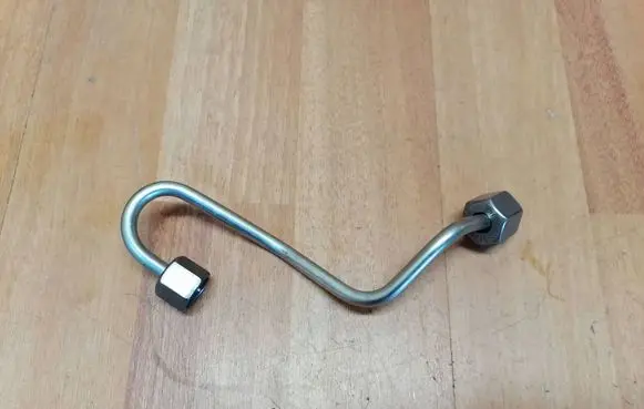 Fuel injector supply line/pipe