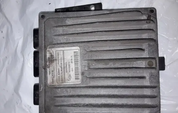 Renault Megane II Engine control unit/module 8200259832 8200308212