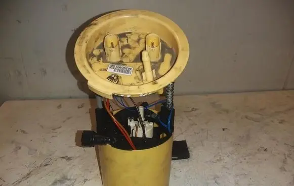 BMW 1 E82 E88 Fuel injection high pressure pump 36290901
