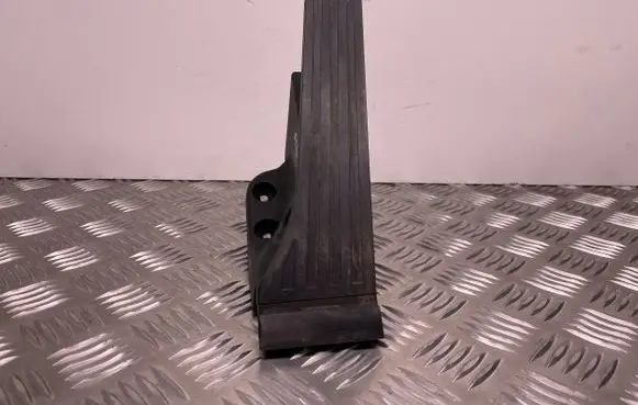 Mercedes-Benz C W205 Accelerator throttle pedal A2053000004