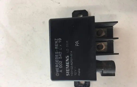 Mercedes-Benz E W210 Charging relay A0025423819