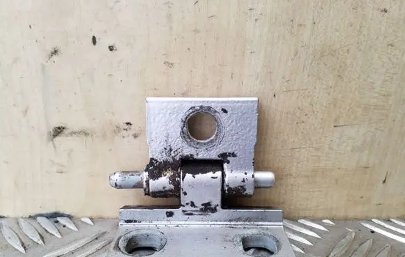 Volvo XC90 Front door upper hinge