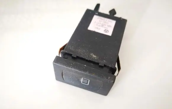 Volkswagen PASSAT B5 Windscreen/window heater switch 3b0959621e