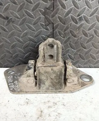 Volvo S60 Engine mount bracket 8624757