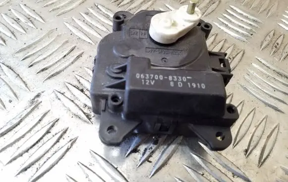 Toyota RAV 4 (XA20) Air flap motor/actuator 0637008330