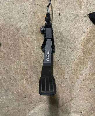 Opel Corsa F Accelerator throttle pedal 9827704480