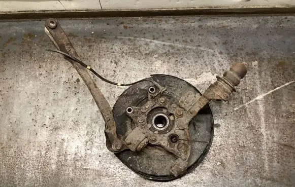 Rear wheel hub spindle/knuckle