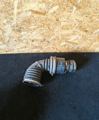 Opel Insignia A Turbo air intake inlet pipe/hose 22945619