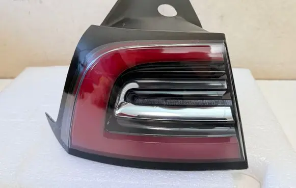 Tesla Model 3 Rear/tail lights 107739900C ARZ203100096330 2020113057