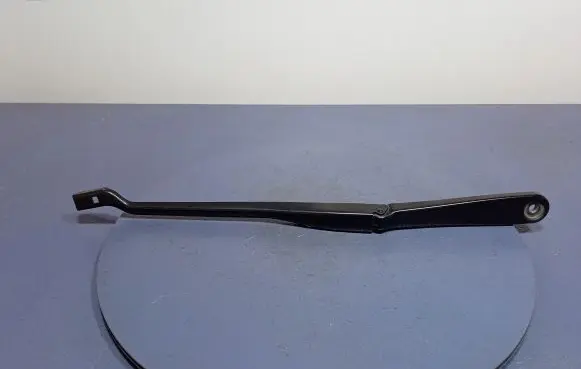 Front wiper blade arm