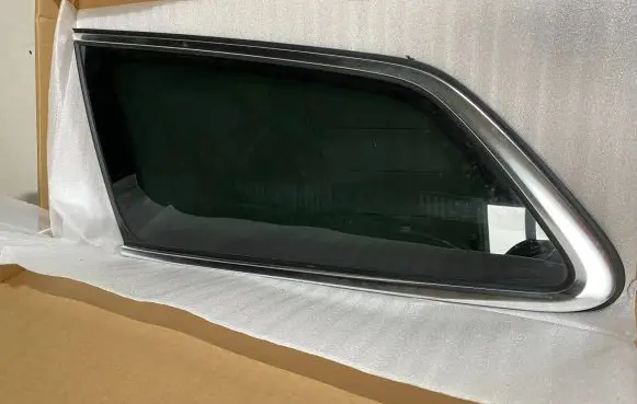 Volvo S90, V90 Rear side window 32219954