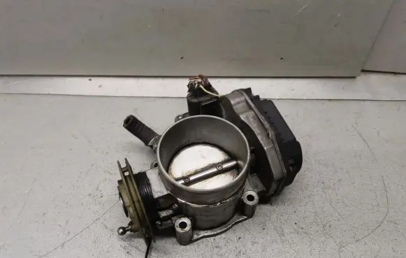 Audi A6 S6 C5 4B Throttle valve 078133063AM