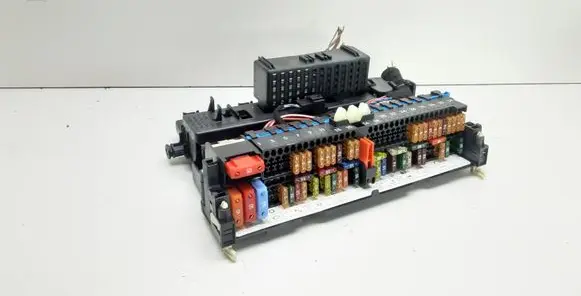 BMW X3 E83 Fuse module 8364542 8387153