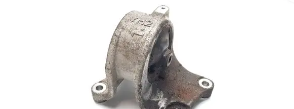 Nissan Almera Tino Engine mount bracket