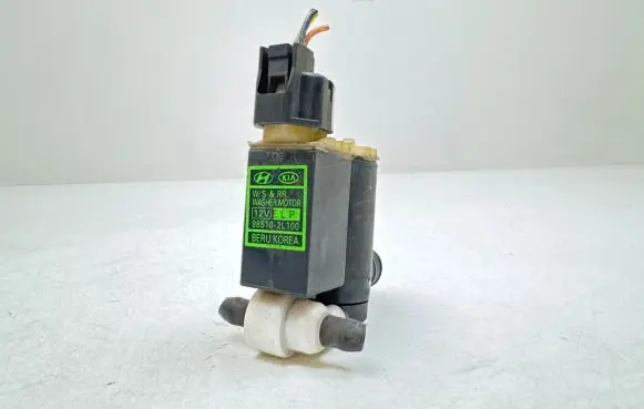 Hyundai i30 Windscreen/windshield washer pump 985102L100