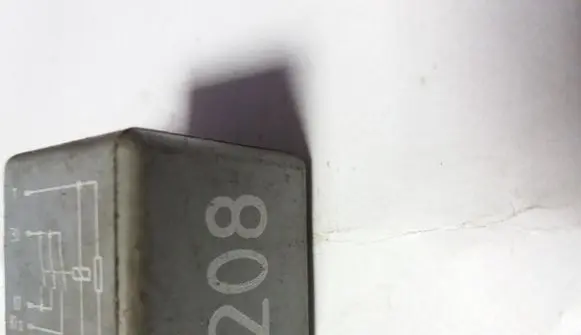 Audi A6 S6 C5 4B Other relay 8A0951253B