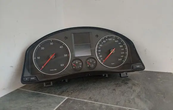 Volkswagen Golf V Speedometer (instrument cluster) 1K0920862B