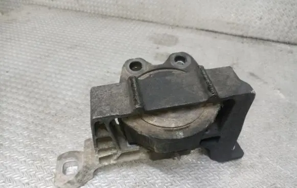 Volvo V50 Engine mount bracket 307396