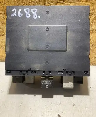 Volkswagen Jetta V Comfort/convenience module 3C0937049D F005V00525