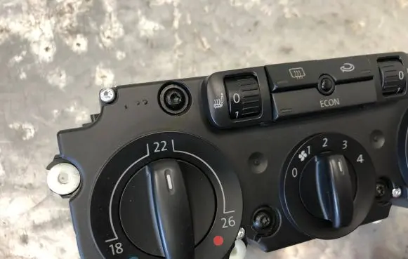 Volkswagen Golf V Climate control unit