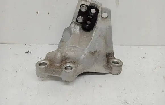 KIA Rio Gearbox mounting bracket