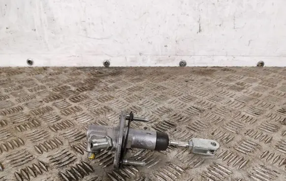 Nissan 370Z Clutch master cylinder 4116