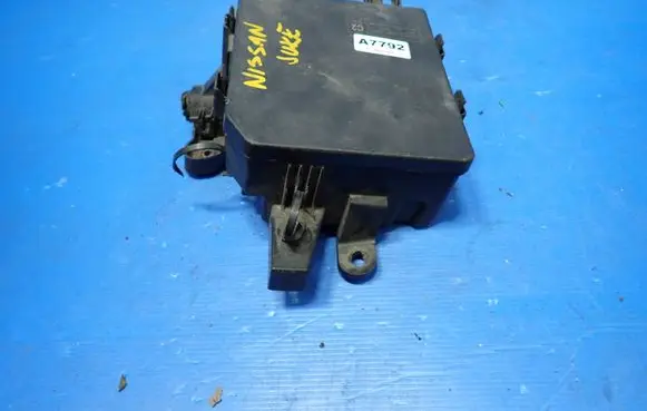 Nissan Juke I F15 Fuse box set 284B7-1KA0C