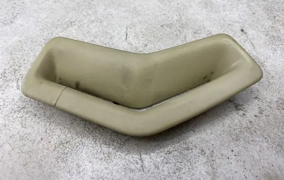 Volvo V70 Seat belt trim 